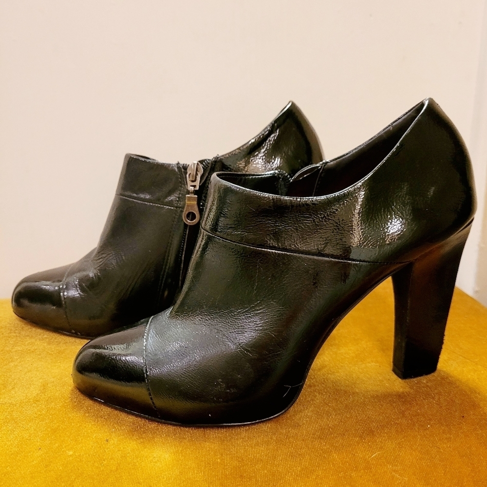 WHBM Chic Black Patent Leather Side Zip Slant Heel Ankle Bootie - Picture 16 of 16